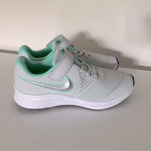 Nike Star Runner 2 Kids Sneaker Hook and Loop